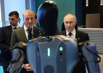 New Russian AI Robot Greets Putin Weeks After Rival Model’s Public Malfunction