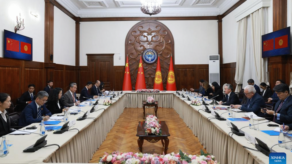 Chinese, Kyrgyz FMs Hold First Strategic Dialogue in Bishkek