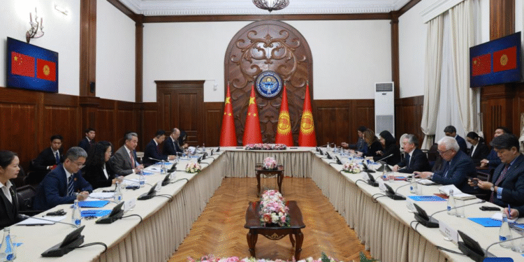 Chinese, Kyrgyz FMs Hold First Strategic Dialogue in Bishkek