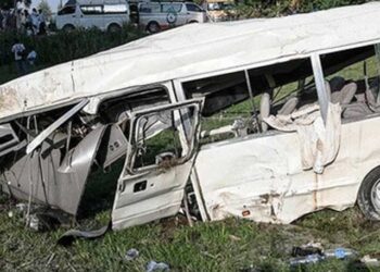 Bus in Pakistan crashes carrying Chinese nationals