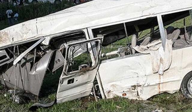 Bus in Pakistan crashes carrying Chinese nationals