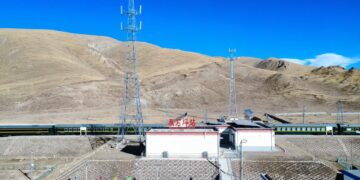 Yanshiping, Xizang’s highest railway station, begins service
