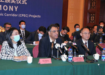 Pakistan simplifies process of investment in SEZs for Chinese companies, foreign investors: Asad