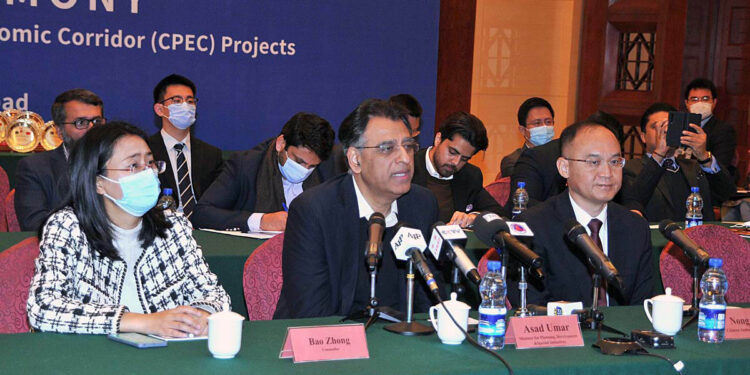 Pakistan simplifies process of investment in SEZs for Chinese companies, foreign investors: Asad