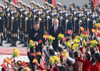 BEIJING, Nov. 12, 2025 (Xinhua) -- Chinese President Xi Jinping holds a welcome ceremony for King Felipe VI of Spain at the square outside the east gate of the Great Hall of the People prior to their meeting in Beijing, capital of China, Nov. 12, 2025. Xi met with King Felipe VI, who is on a state visit to China, at the Great Hall of the People in Beijing on Wednesday. (Xinhua/Ding Haitao)