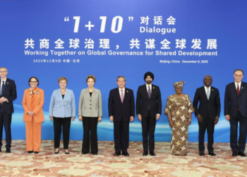 China to continue opening up its mega-market to world: premier