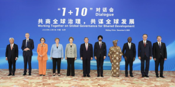 China to continue opening up its mega-market to world: premier