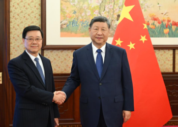 Xi hears report from HKSAR chief executive