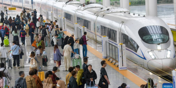 China’s railway passenger trips hit new record in first 11 months