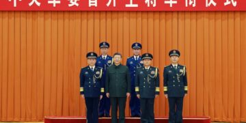 Xi presents orders to promote two military officers to rank of general