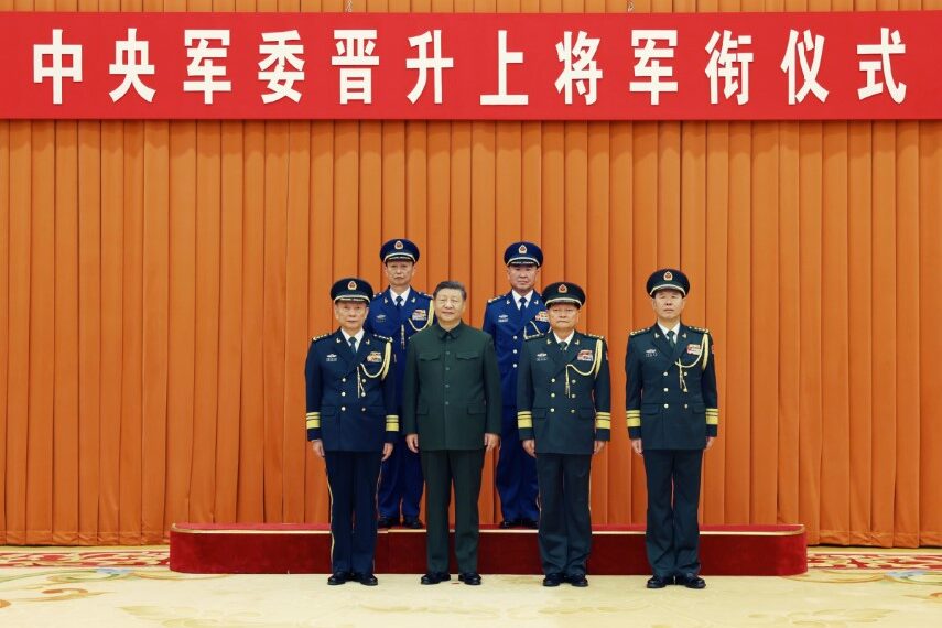 Xi presents orders to promote two military officers to rank of general