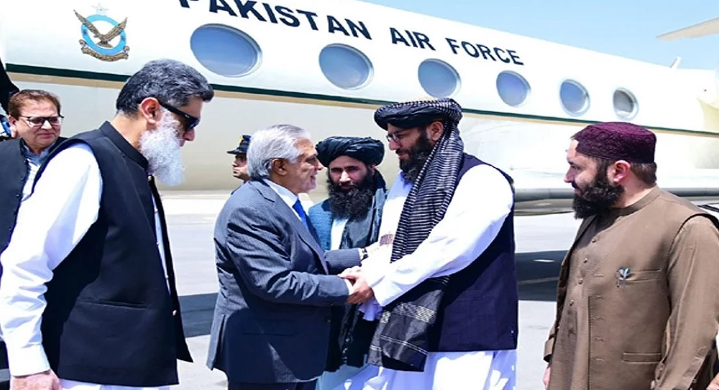 Ishaq Dar Arrives in Kabul for Trilateral Talks; Wang Yi Due in Islamabad on Aug 21