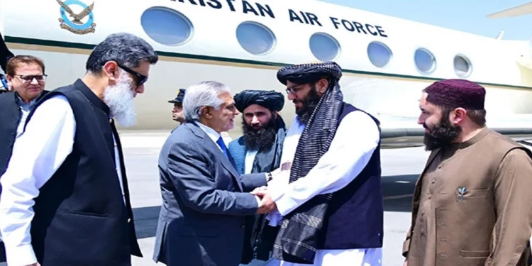 Ishaq Dar Arrives in Kabul for Trilateral Talks; Wang Yi Due in Islamabad on Aug 21