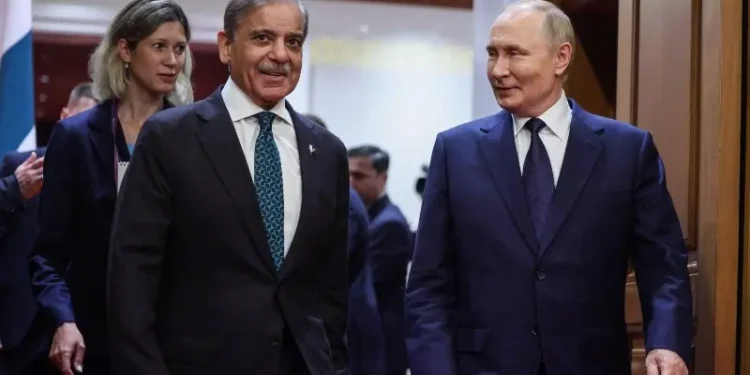 PM Shehbaz, President Putin Vow to Strengthen Pakistan-Russia Ties in Beijing