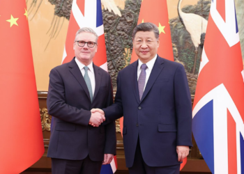 Xi Meets British PM Starmer in Beijing, Signals Push for ‘Mature’ UK-China Ties