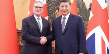 Xi Meets British PM Starmer in Beijing, Signals Push for ‘Mature’ UK-China Ties