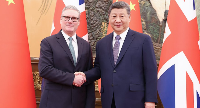 Xi Meets British PM Starmer in Beijing, Signals Push for ‘Mature’ UK-China Ties