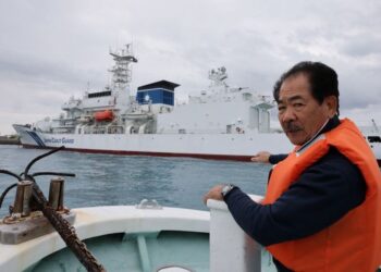 Fearing China clash, Japan asks fishermen to avoid flashpoint islands