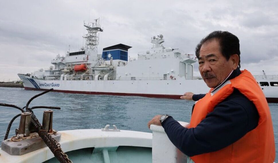 Fearing China clash, Japan asks fishermen to avoid flashpoint islands