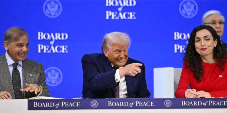 PM Shehbaz Signs ‘Board of Peace’ Charter at Trump-Led Ceremony in Davos
