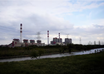 Renewables push China’s fossil‑fuelled power into first annual drop in 10 years