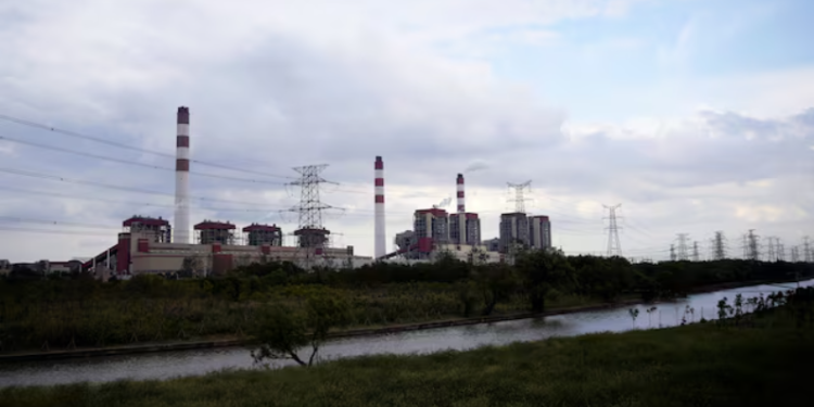 Renewables push China’s fossil‑fuelled power into first annual drop in 10 years