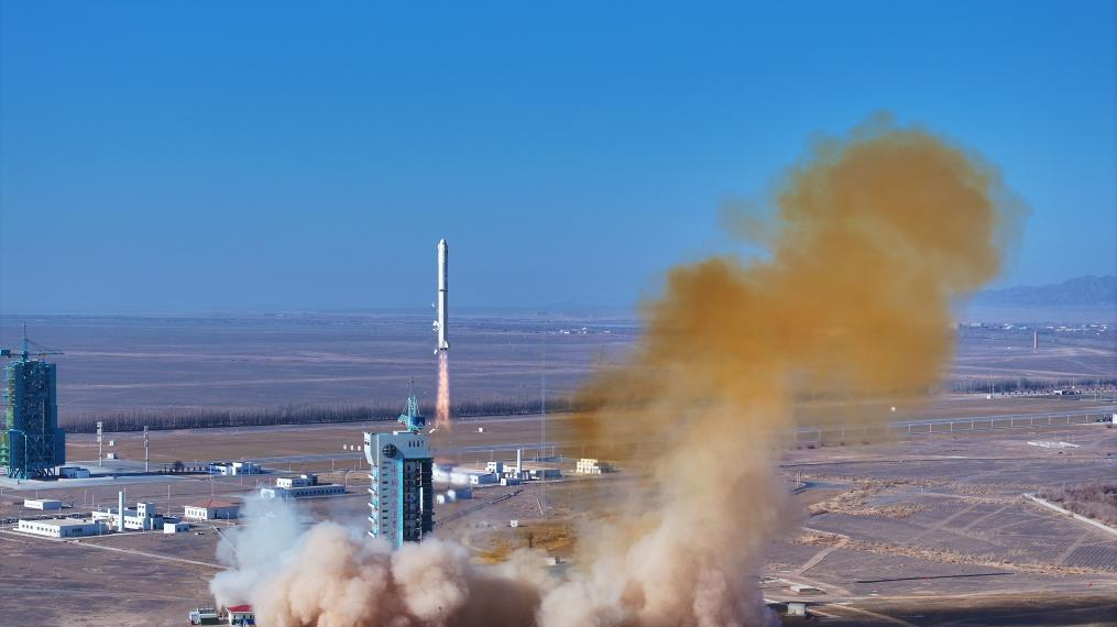 CHINA LAUNCHES SATELLITE FOR ALGERIA