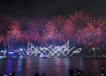 Hong Kong celebrates Year of the Horse with fireworks show