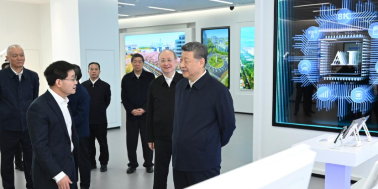 Xi visits IT innovation park in Beijing