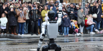 Future-oriented Chinese New Year in France blends tradition, technology