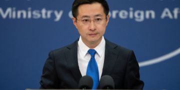 Chinese FM urges Japan to exercise prudence, take concrete actions to break from militarism