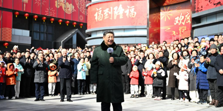 Xi visits people in Beijing ahead of Spring Festival, extends greetings to all Chinese
