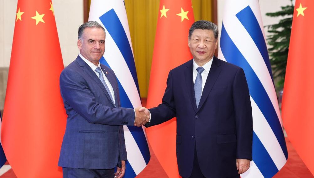 Xi holds talks with Uruguayan president