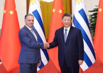Xi holds talks with Uruguayan president