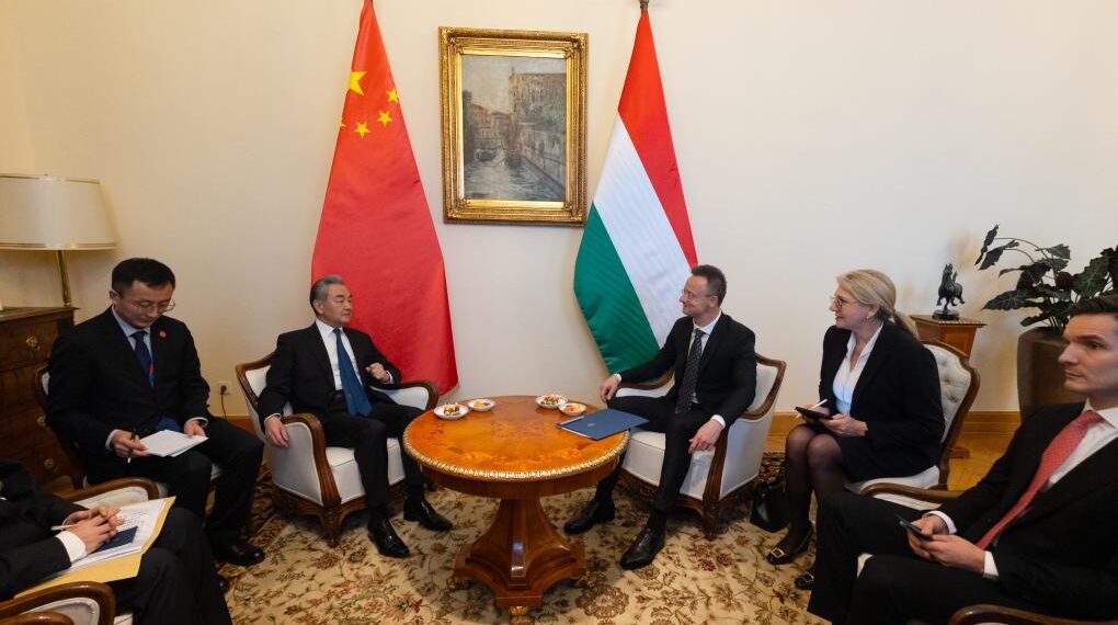 Chinese FM calls for joint efforts to deepen China-Hungary friendship, cooperation