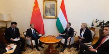 Chinese FM calls for joint efforts to deepen China-Hungary friendship, cooperation