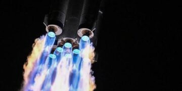 China successfully launches reusable experimental spacecraft