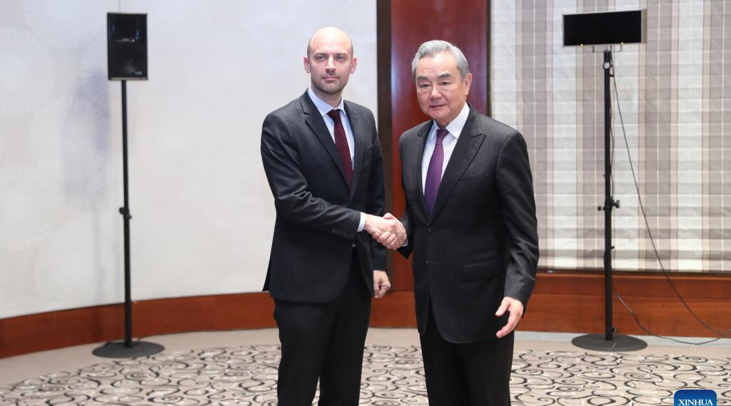 Chinese FM urges China, France to work together to prevent world from reverting to “law of jungle”