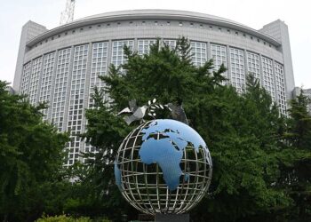 Major countries with military advantage must not arbitrarily attack other countries: Chinese FM