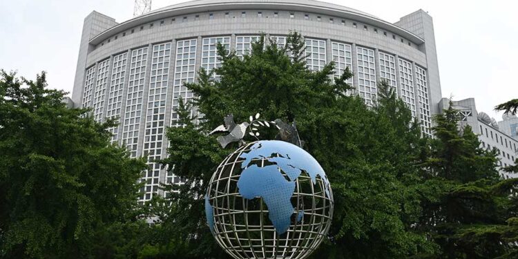 Major countries with military advantage must not arbitrarily attack other countries: Chinese FM