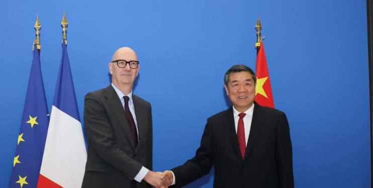 China, France pledge to deepen economic, financial cooperation