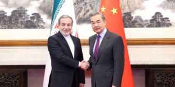Chinese FM urges peace talks in phone call with Iranian FM