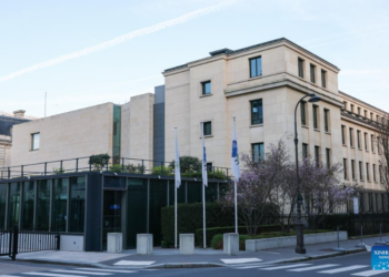 China, U.S. start economic, trade talks in Paris