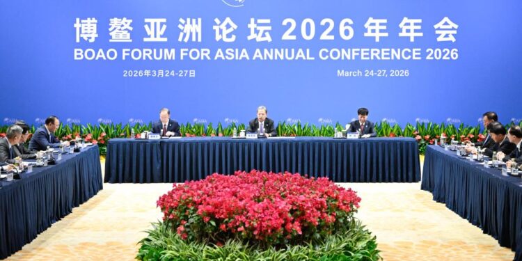 China’s top legislator holds discussions with representatives of Chinese, foreign entrepreneurs