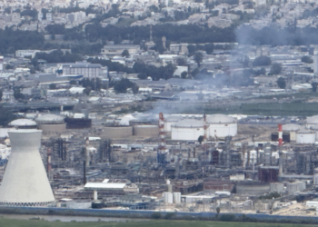 US President renews threat to Iran amid contradicting claims on 15-point list; observers say Iran war enters a critical phase of warfare and diplomatic maneuvering