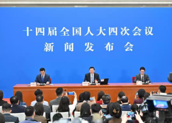 No country has the right to dominate international affairs, dictate the destiny of other countries, or monopolize development advantages: NPC spokesperson responding to Iran-related question