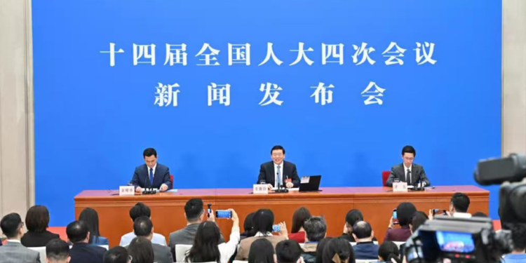 No country has the right to dominate international affairs, dictate the destiny of other countries, or monopolize development advantages: NPC spokesperson responding to Iran-related question