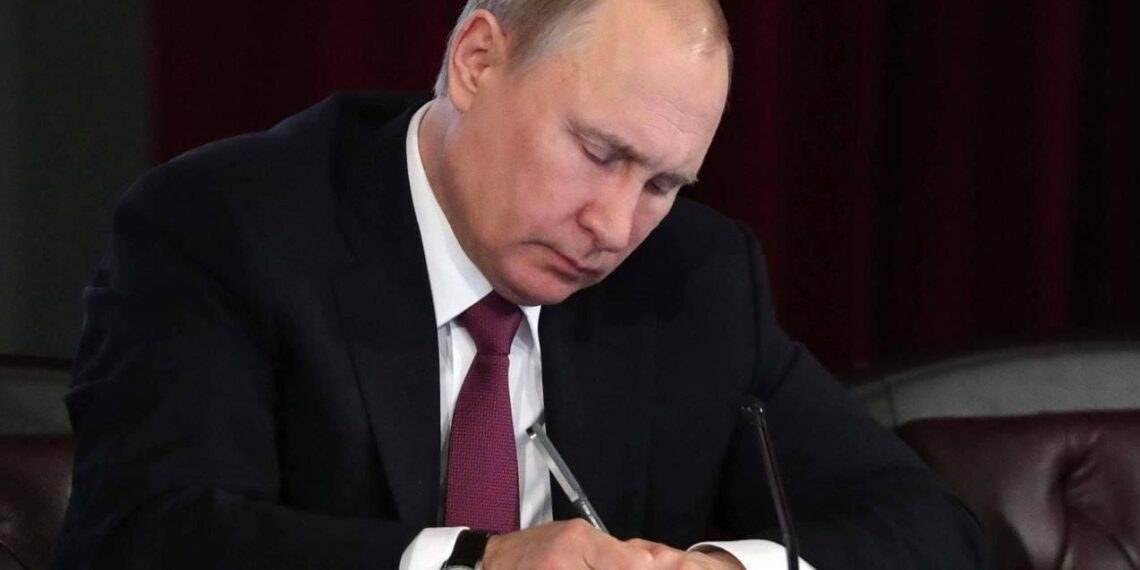 Vladimir Putin Offers Condolences Over assissnation of Ayatollah Seyed Ali Khamenei