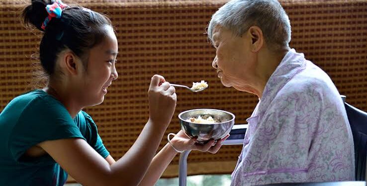 China aims for 70 pct community elderly care coverage within five years: official