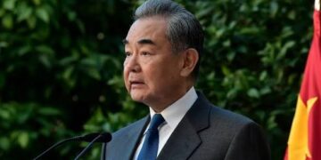 Chinese FM urges efforts to prevent escalation in Mideast conflict